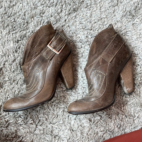 Carlos Ankle Boot - Picture 1 of 3